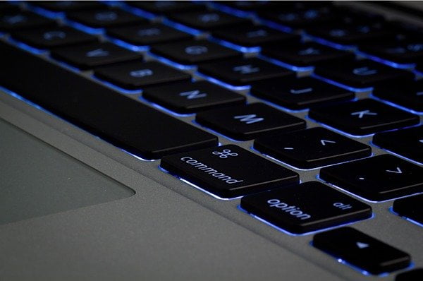 клавиатура с подсветкой (MacBook Air 2011 года)