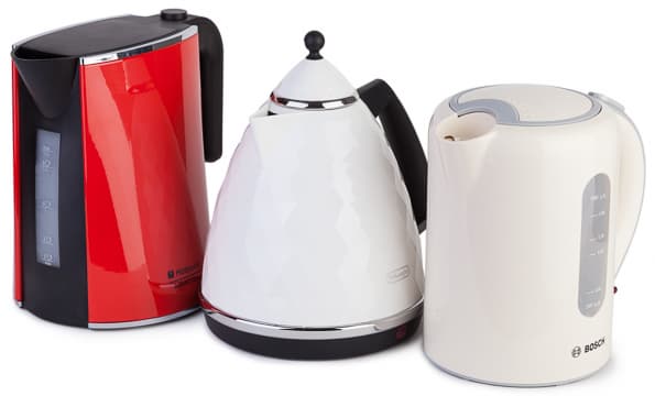 электрические чайники Bosch TWK7607, Hotpoint Ariston WK 22M и Delonghi KBJ 2001