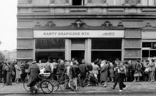 Польский магазин решил продать видеокарты RTX 30xx по рекомендованным ценам. Люди в очереди спали прямо на тротуаре