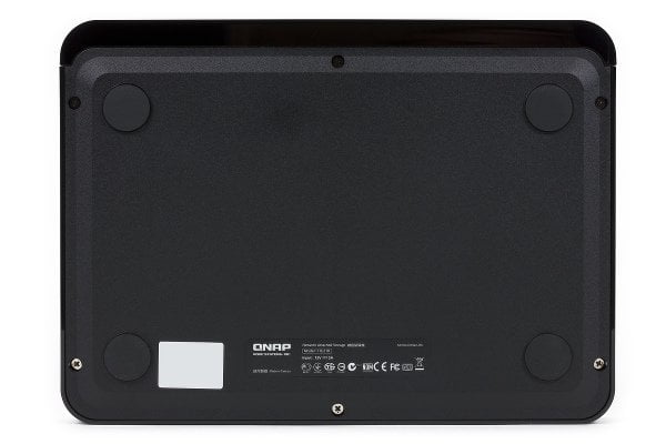 Внешний вид QNAP HS-210