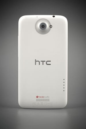 Задняя сторона смартфона HTC One X Задняя сторона смартфона HTC One X