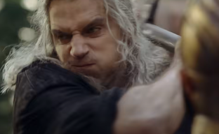 Фанаты «Ведьмака» доказали сценаристу, что он не знаком с первоисточником. Он ответил банами токсичных пользователей