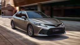 За Toyota Camry – в Казахстан? В соседней стране возобновились продажи популярных в России седанов, цена – от 3 млн рублей за Camry с двигателем 2,5