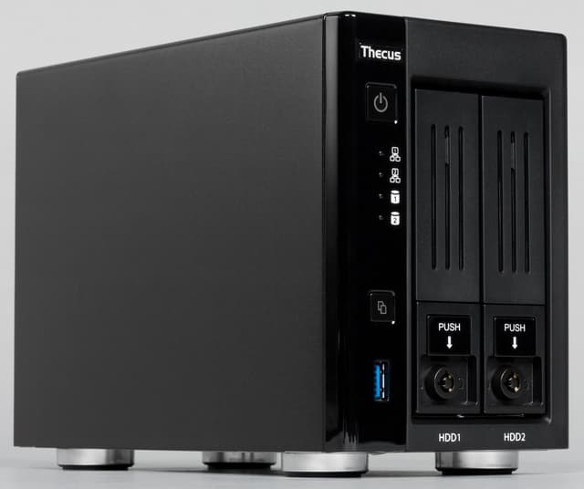 Внешний вид Thecus N2810 Внешний вид Thecus N2810