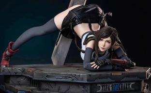 Тифа из Final Fantasy VII Remake в экзотической позе, или как китайцы наживаются на бренде Square Enix