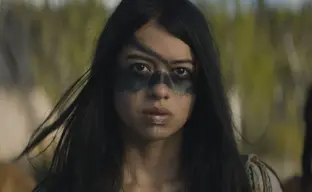 Дэн Трахтенберг намекнул на «Добычу 2», которая продолжит историю Нару