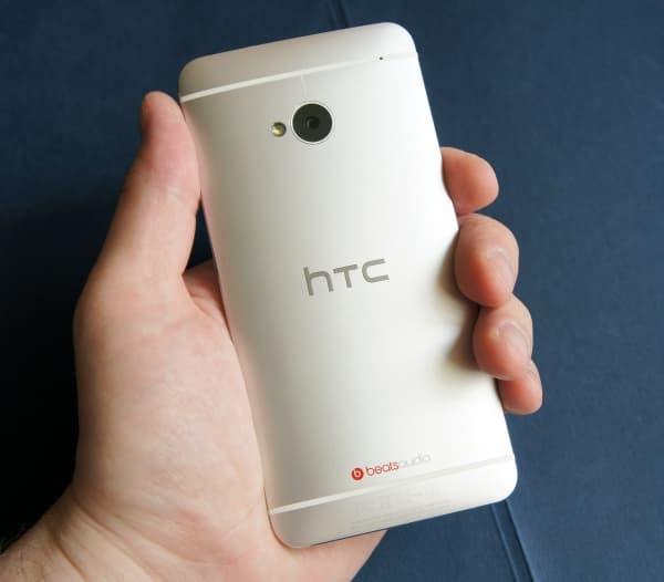 Обзор смартфона HTC One