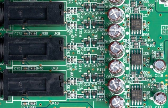 Переносная студия Roland V-Studio 100