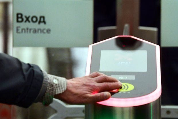 Оплата проезда банковской картой в метро