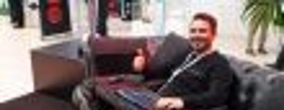 Столики Nerdytec Couchmaster – играйте на РС на диване с комфортом