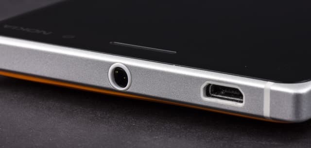 Верхний торец Nokia Lumia 830