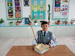 Школьник из области Абай придумал робота для сбора мусора