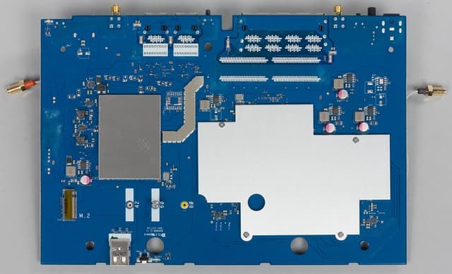 Конструкция Asus BRT-AC828