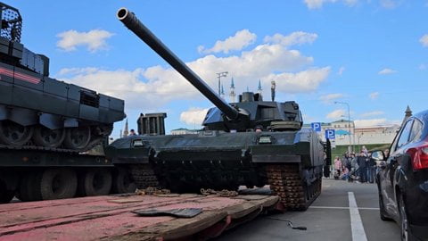 Новейший танк Т-14 «Армата» засветился на выставке в Казани