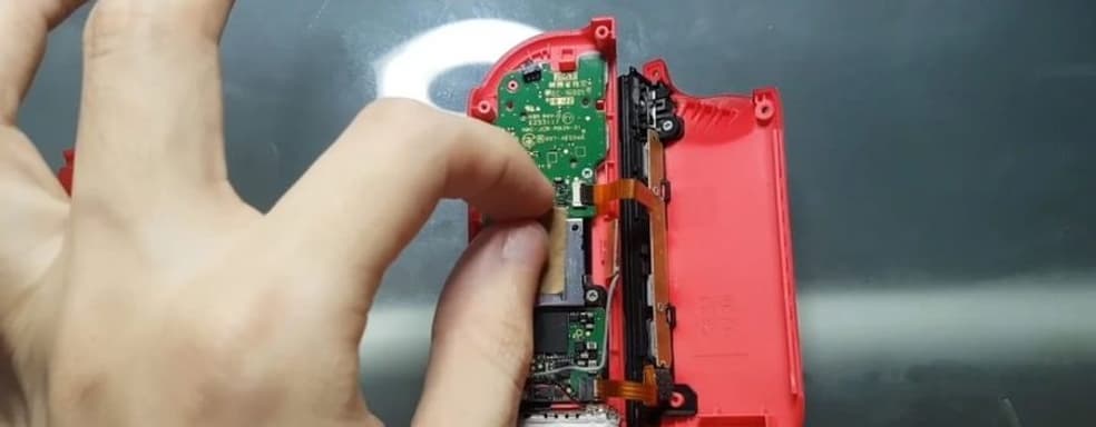Дрейфующий аналог Joy-Con’а для Nintendo Switch «ремонтируется» куском картона