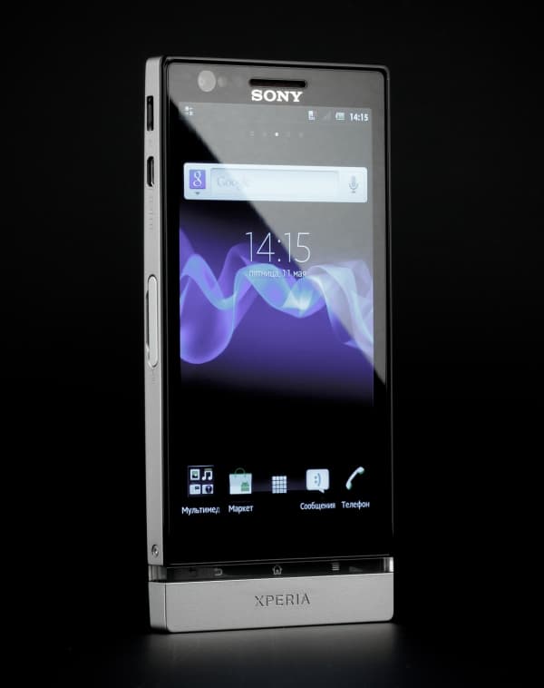 Sony Xperia P — общий вид Sony Xperia P — общий вид