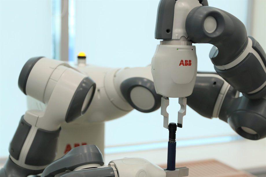 Промышленный робот концерна ABB Ltd.