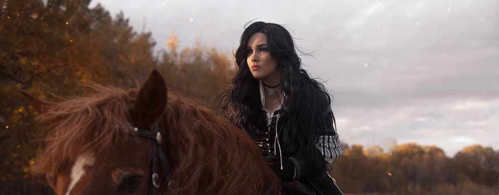 Женщина в чёрном: модель показала косплей Йеннифэр из игры The Witcher 3: Wild Hunt