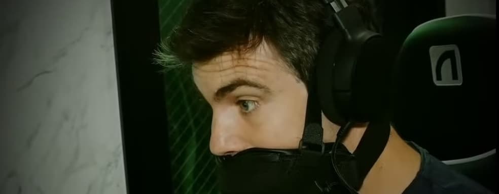 Крикливый муж-геймер получил от жены специальный «намордник» за $139