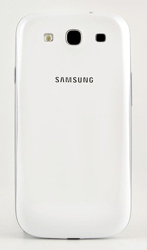 Обратная сторона корпуса коммуникатора Обзор Samsung Galaxy S 3. Обратная сторона корпуса коммуникатора