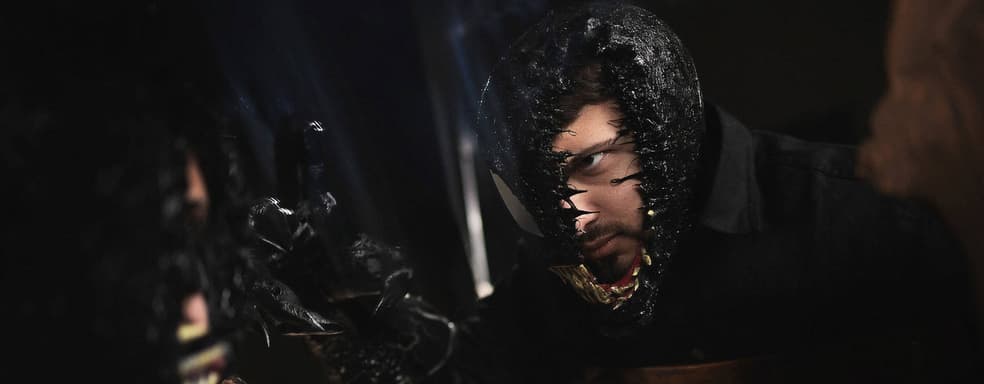 «Так много закусок, так мало времени!»: косплеер превратился в Эдди Брока из кинотрилогии «Веном»