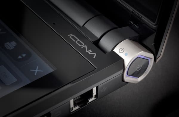 ноутбук Acer Iconia с двумя экранами