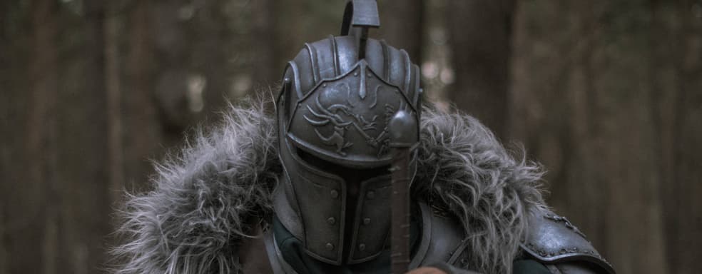 Прогулка по лесу Павших Гигантов: косплеер превратился в Проклятого из игры Dark Souls 2