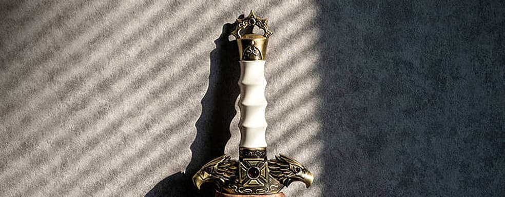 Адептус Кустодес защищают от Хаоса и дождя: Starforged выпустили зонт в стиле Мизерикордии из Warhammer 40,000