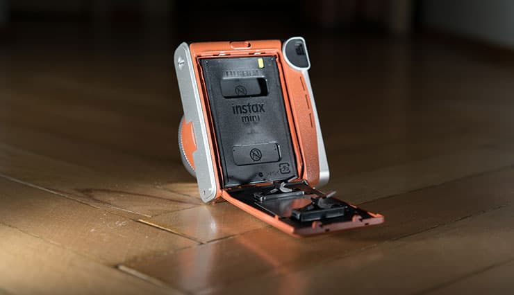 Фотокамера Fujifilm instax mini 90 Neo Classic с мгновенной печатью снимков