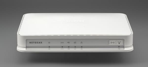 Внешний вид беспроводного роутера Netgear WNDRMAC