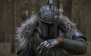 Прогулка по лесу Павших Гигантов: косплеер превратился в Проклятого из игры Dark Souls 2