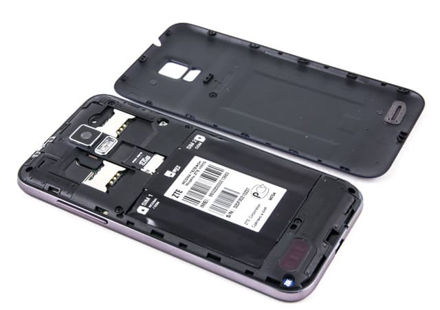 Без крышки Обзор ZTE V880G. Без крышки