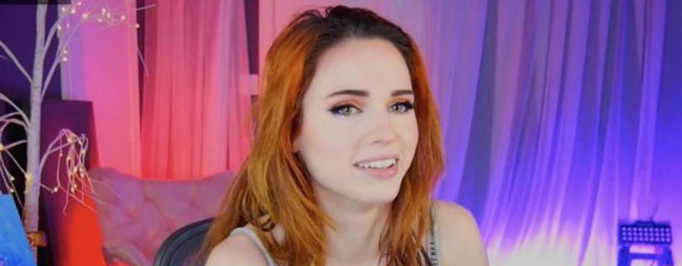 Twitch-стримерша Amouranth зарабатывает 1,3 миллиона долларов в месяц