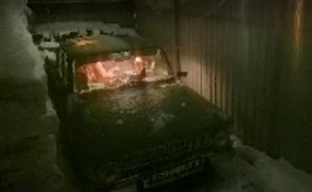 Российский разработчик организовал офис в заснеженном «москвиче» и постримил игру Фильмоскоп Ужасов