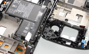 У нового Steam Deck OLED изменился не только экран. Специалист провёл вскрытие устройства и показал различия