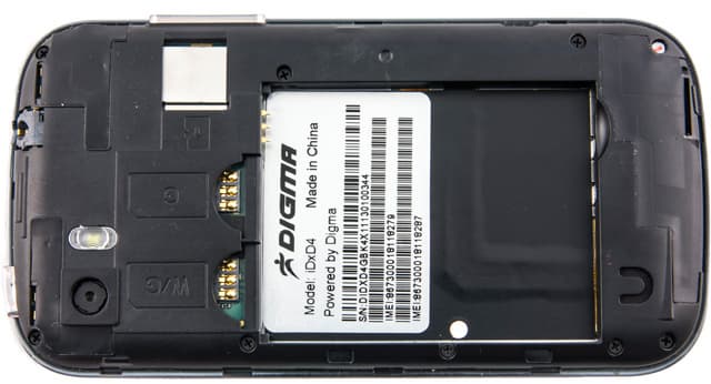 Обзор Digma iDxD4 3G. Аккумуляторный отсек