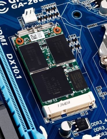 Модуль mSATA (SSD-диск), установленный в плату Gigabyte Модуль mSATA (SSD-диск), установленный в плату Gigabyte