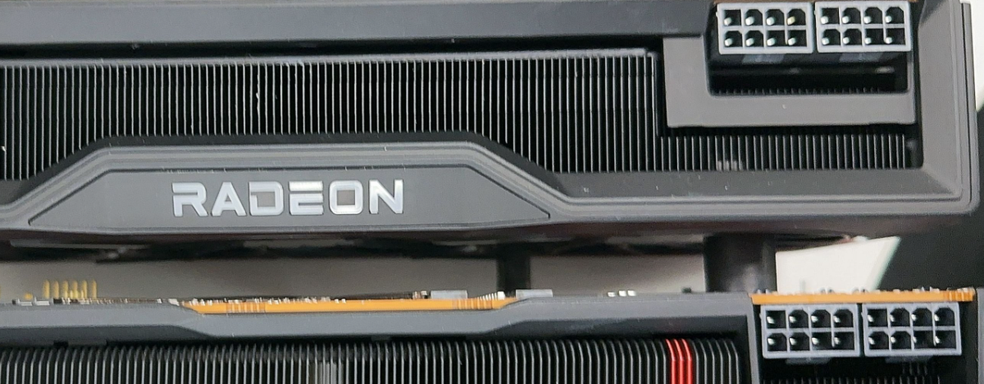 Утечка: фото AMD Radeon 7900 без разъёма как у GeForce RTX 4090, который порой плавился