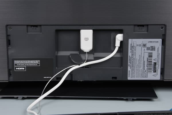 QLED-телевизор Samsung QE65Q9FAMUXRU. Подключение кабелей