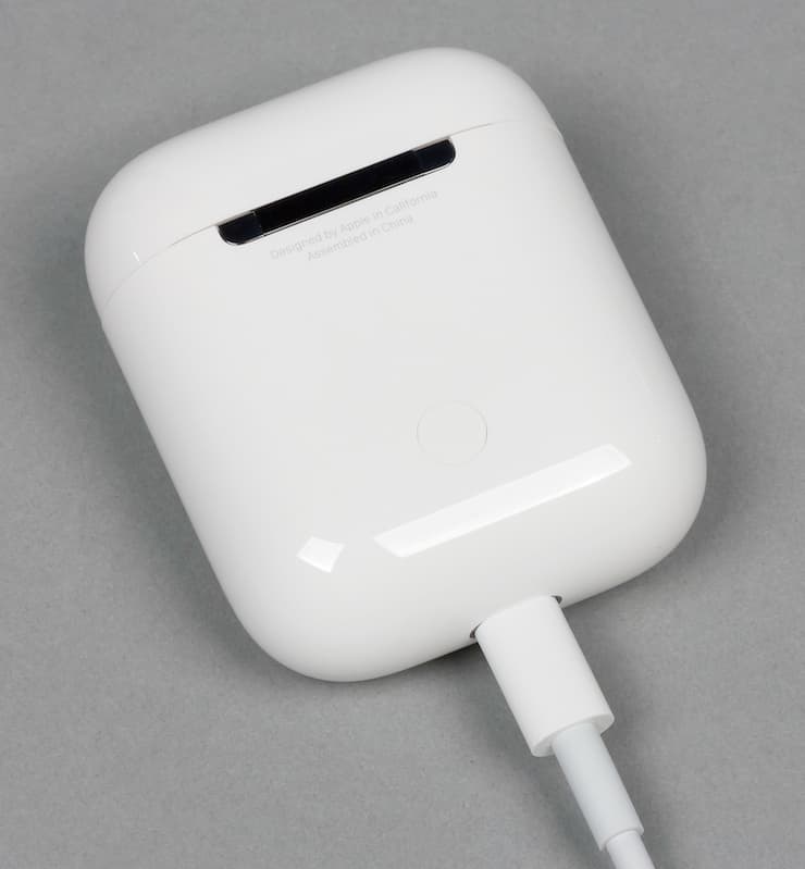 Беспроводные наушники Apple AirPods