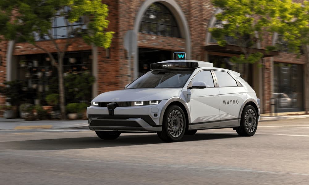 Waymo отозвала весь парк роботакси после серии проездов в зоны дорожных работ на шоссе