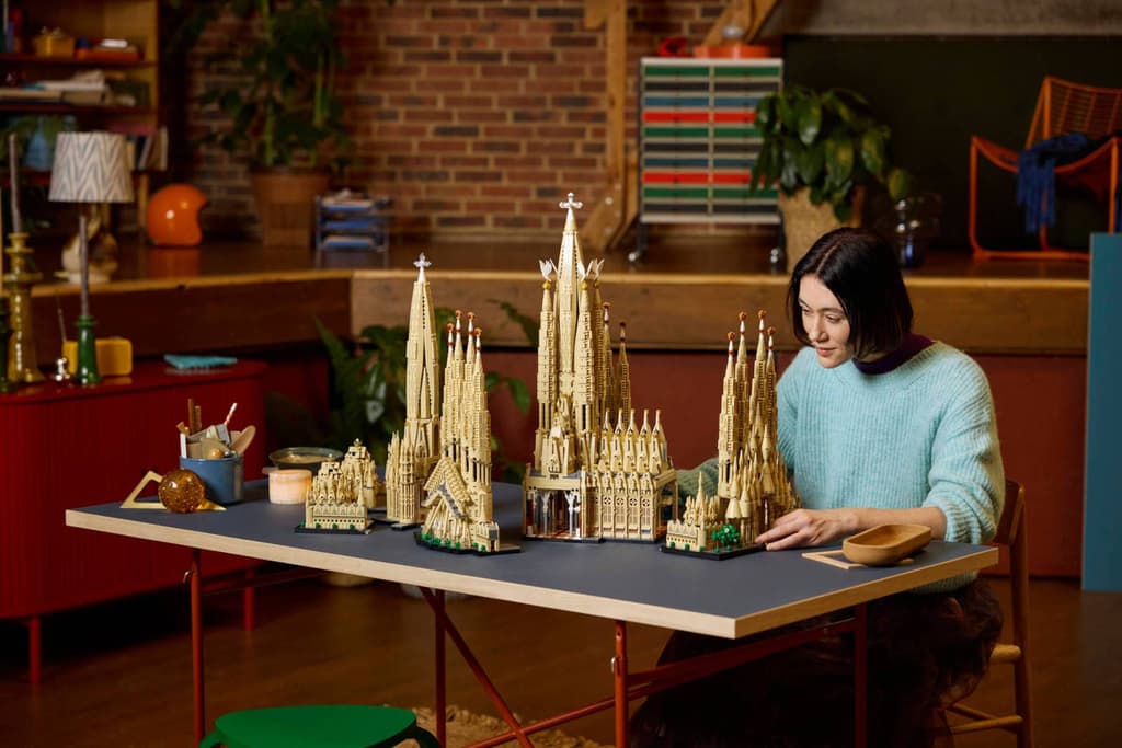 Права на изображения принадлежат LEGO Group