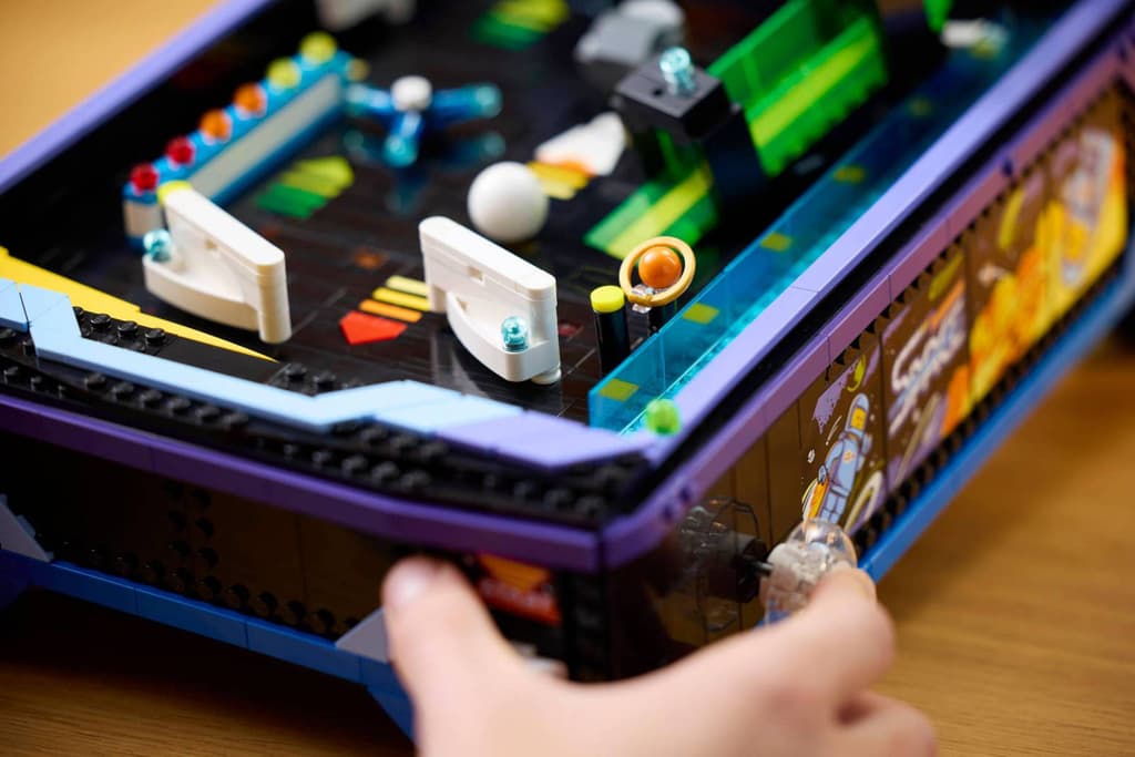 Права на изображения принадлежат LEGO Group