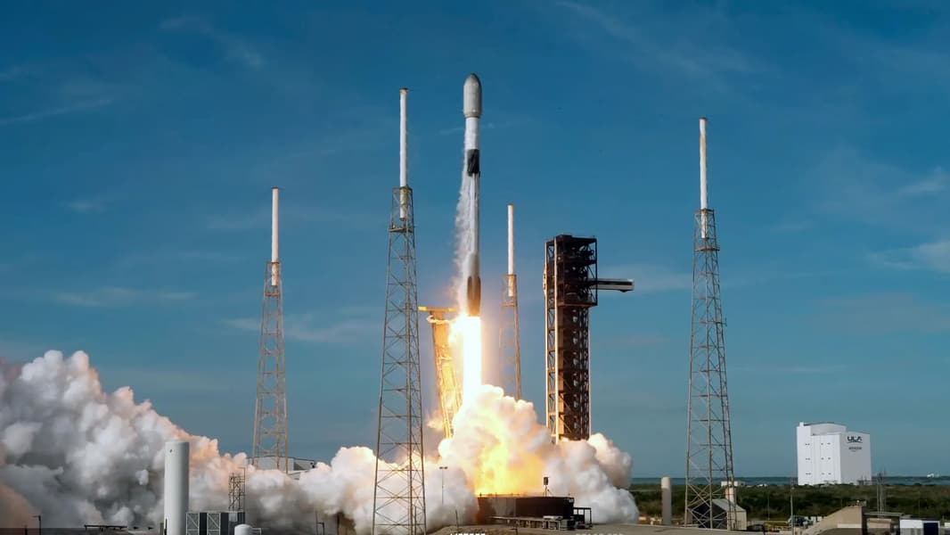 61-й запуск ракеты Falcon 9 с начала 2026 года и 644-й за все время. SpaceX успешно запустила 29 спутников Starlink на фоне взрыва на соседней стартовой площадке