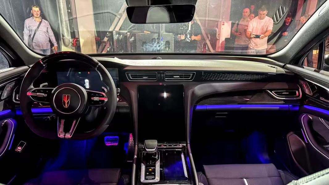 Hongqi H6 в России подешевел на 230 тысяч рублей