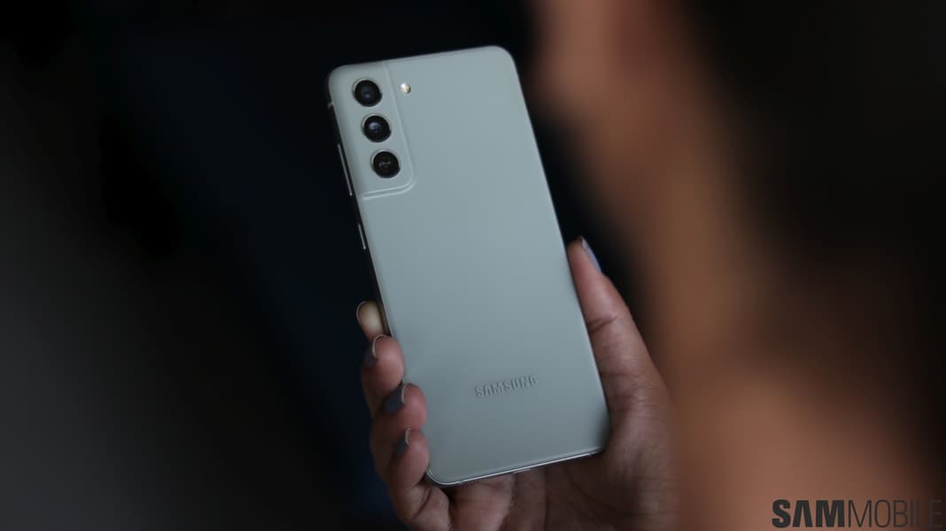 Samsung не забывает о «старичках»: Galaxy S21 FE получил свежее обновление