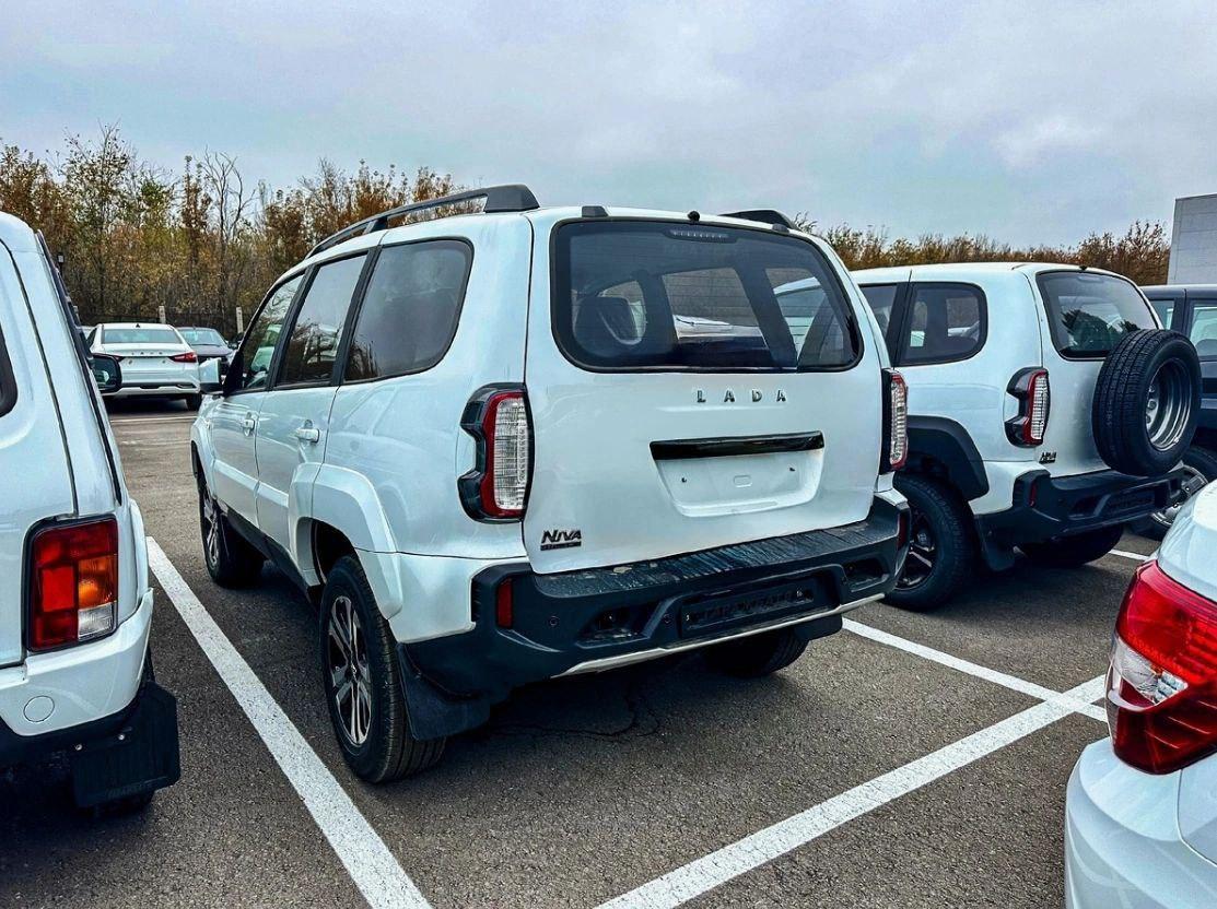  Lada Niva Travel