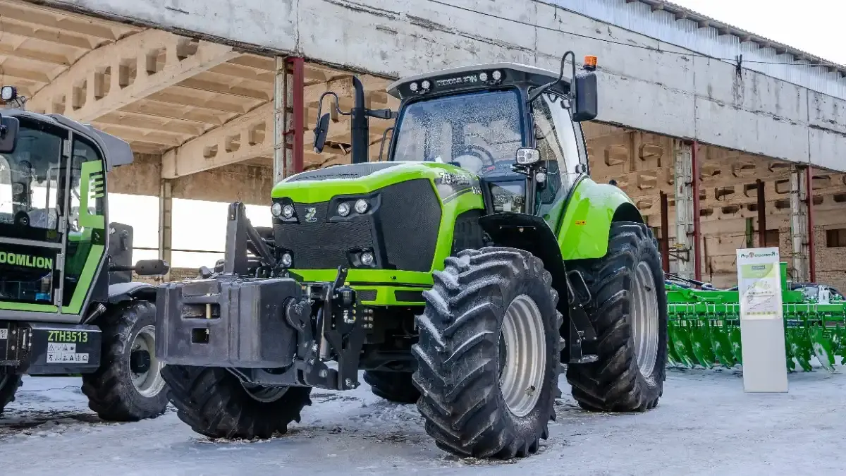 PL2304 tractor