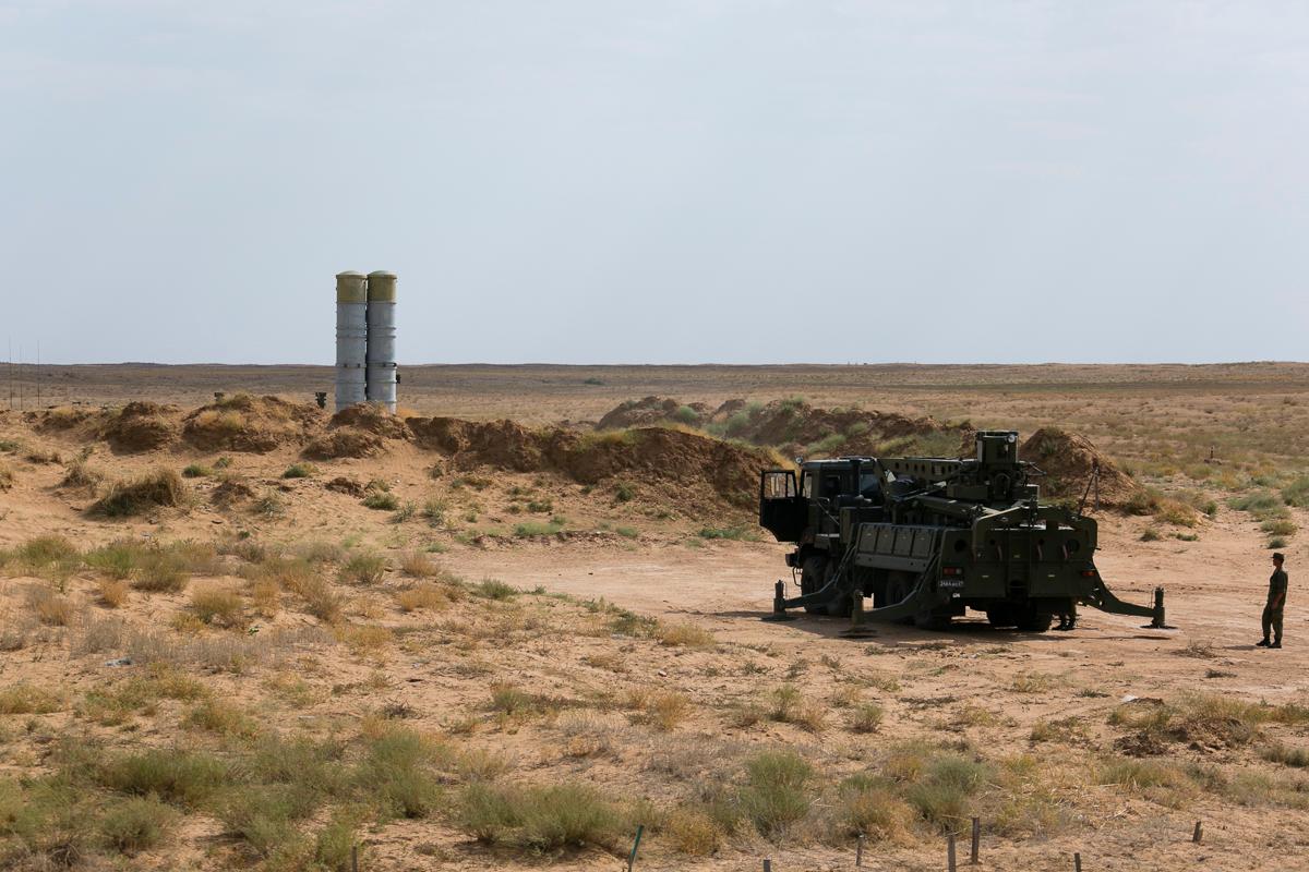 Vehículo de transporte y carga (TZM) 22T6 del sistema de misiles antiaéreos S-400K