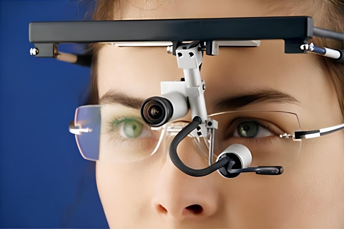 Eye tracker